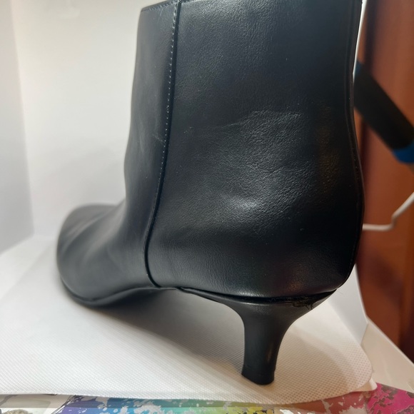 Naturalizer pointed toe booties - Picture 4 of 4